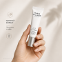 Maria Galland 252 Hydra’Global Eye Contour Essence 10 мл в руке