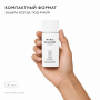 Компактный флакон Maria Galland 390 UNI’PERFECT SPF 30 в руке